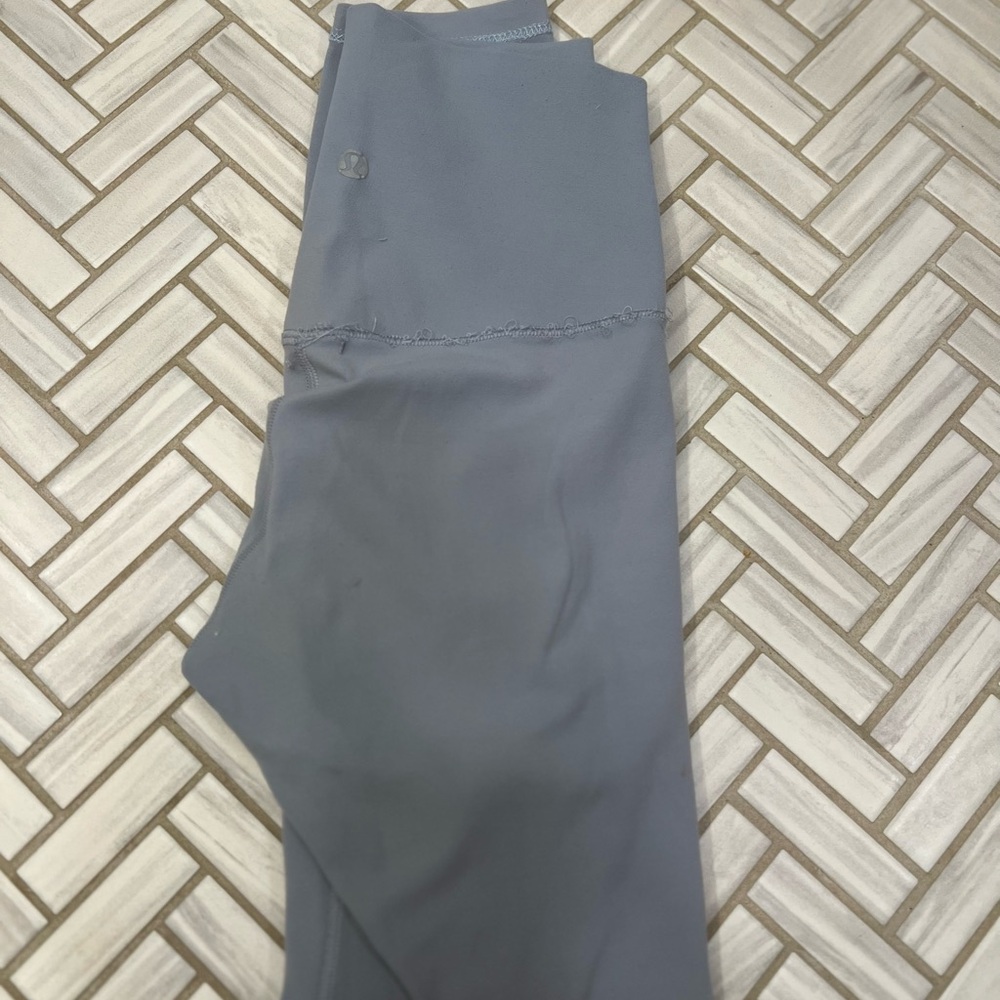 Lululemon aligns size 4 blue color